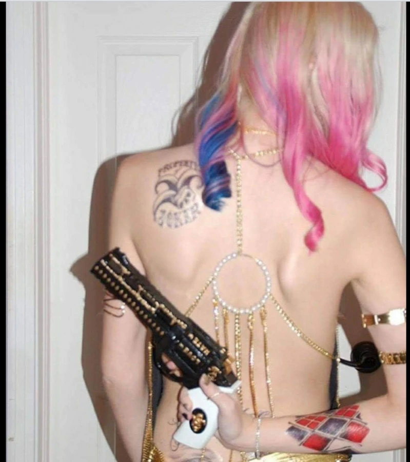 HarleyQuinn con la pistola