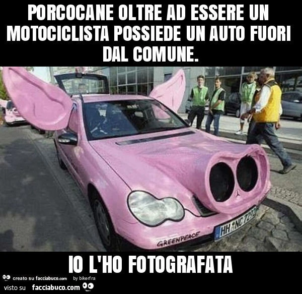 Porcocane oltre ad essere un motociclista possiede un auto fuori dal comune. Io l'ho fotografata