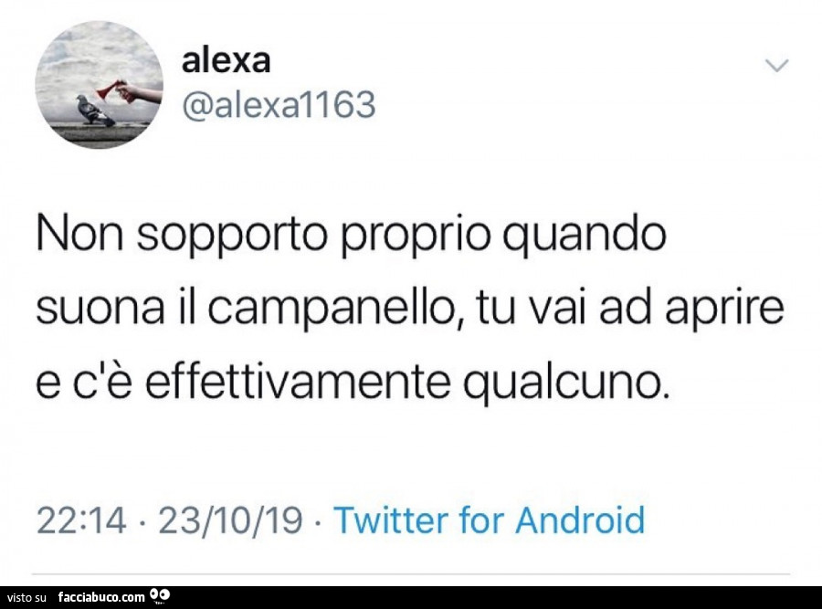 Non sopporto proprio quando suona il campanello, tu vai ad aprire e c'è