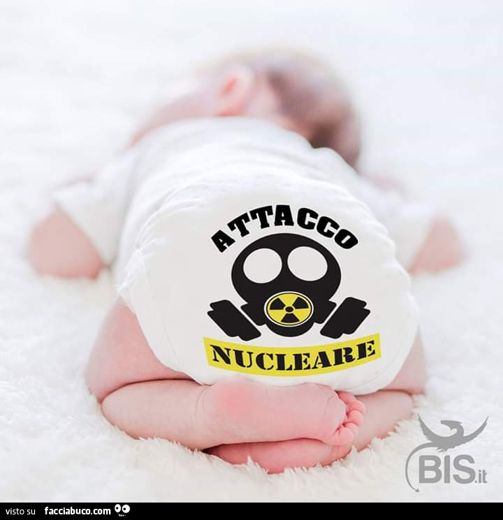 Neonato con pannolino: attacco nucleare