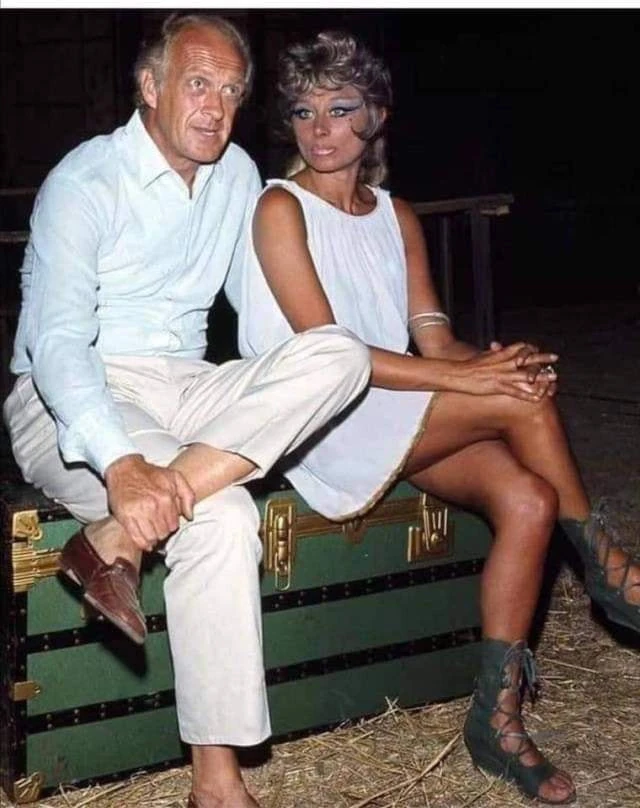 Raimondo Vianello e Sandra Mondaini, meravigliosi Sono stati la coppia più bella della televisione, la loro comicità era fortissima Stupendi, dei veri signori, simpatici, ironici e di un' educazione più unica che rara. Insieme a Bramieri ci mancate m