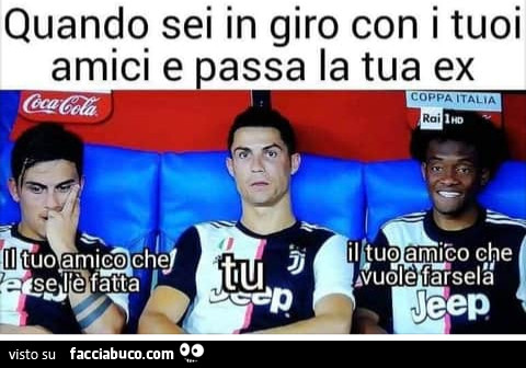 Quando sei in giro con i tuoi amici e passa la tua ex