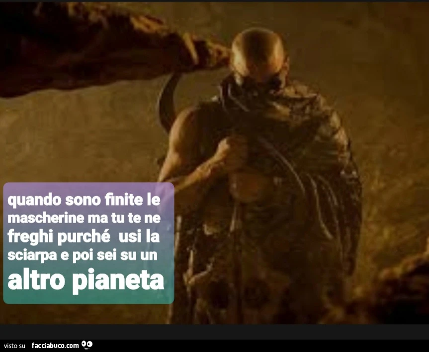 Quando sono finite le mascherine ma tu te ne freghi purché usi la sciarpa e poi sei su un altro pianeta