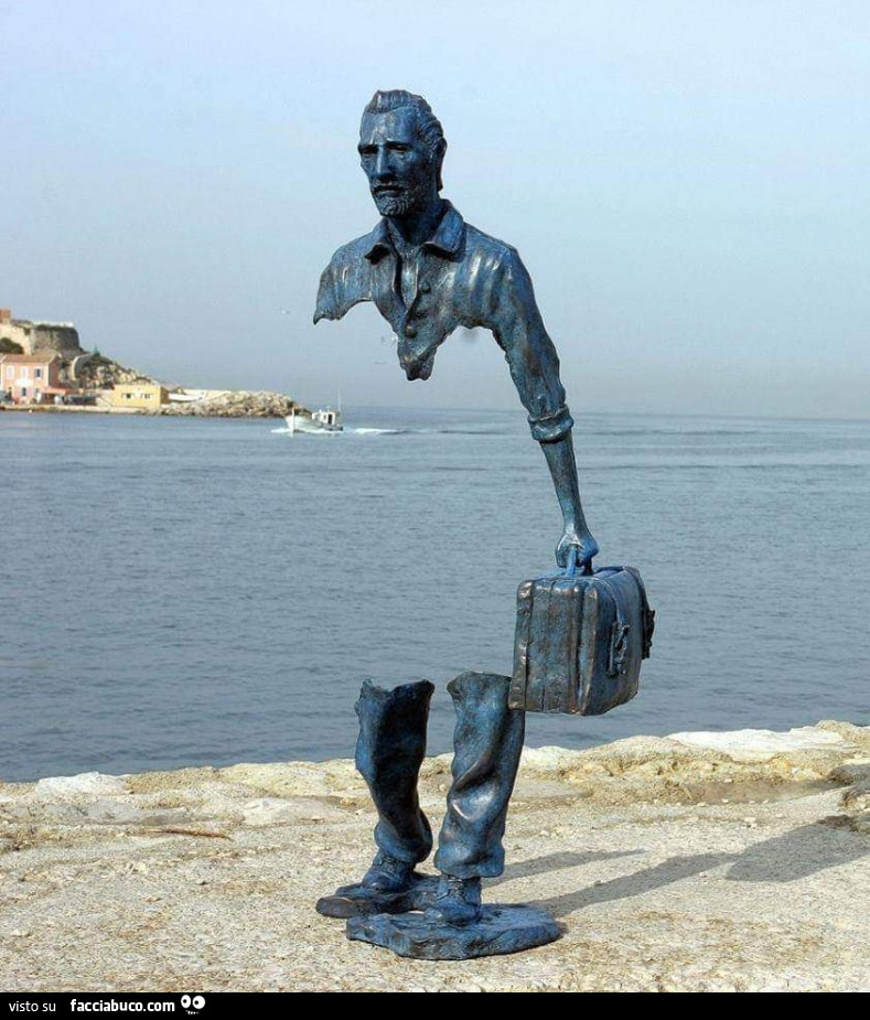"I viaggiatori" è una scultura dell'artista Bruno Catalano, simboleggiante il vuoto creato lasciando il proprio paese, la propria famiglia, la propria gente per un'altra vita