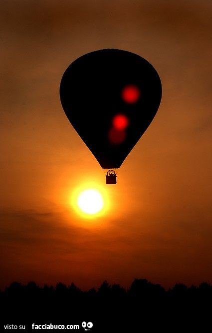 Mongolfiera al tramonto