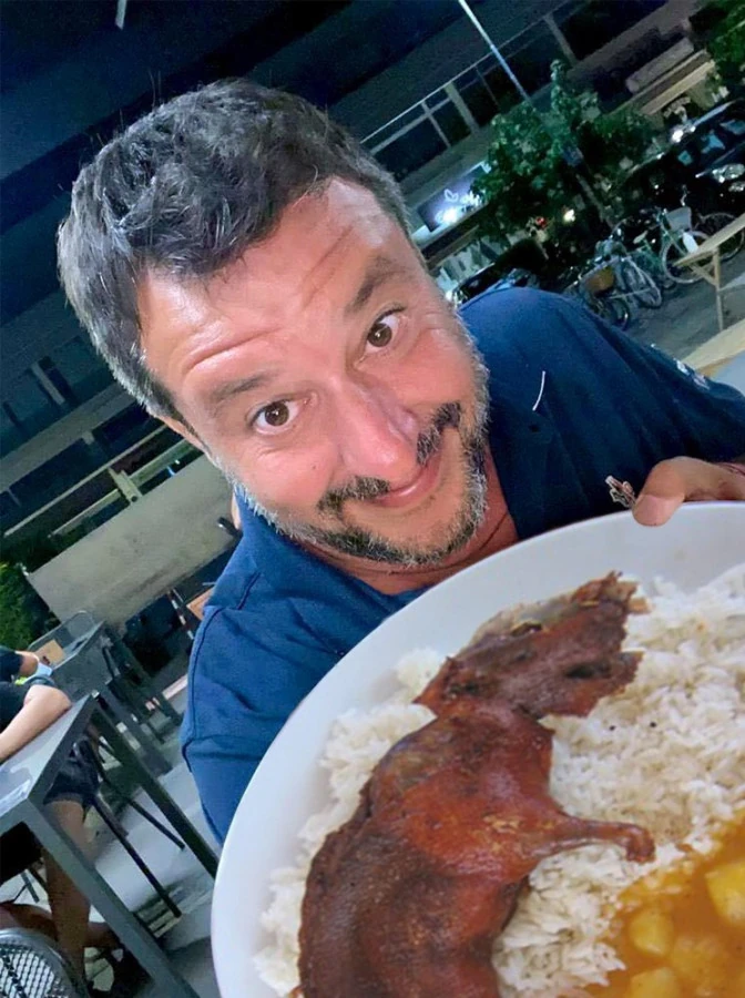 Matteo salvini topo mangia topi