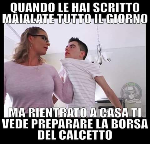 Quando le hai scritto maialate tutto il giorno ma rientrato a casa ti vede