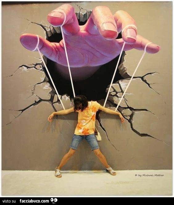 Murales mano che giostra i fili della ragazza