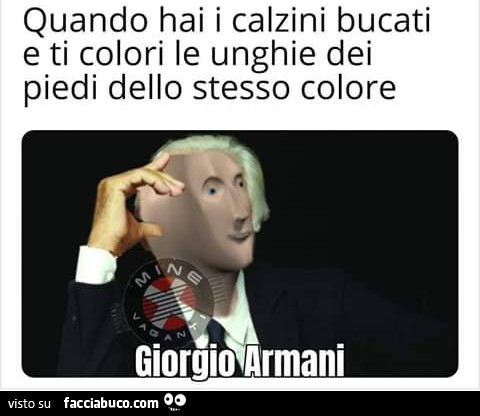 Quando hai i calzini bucati e ti colori le unghie dei piedi